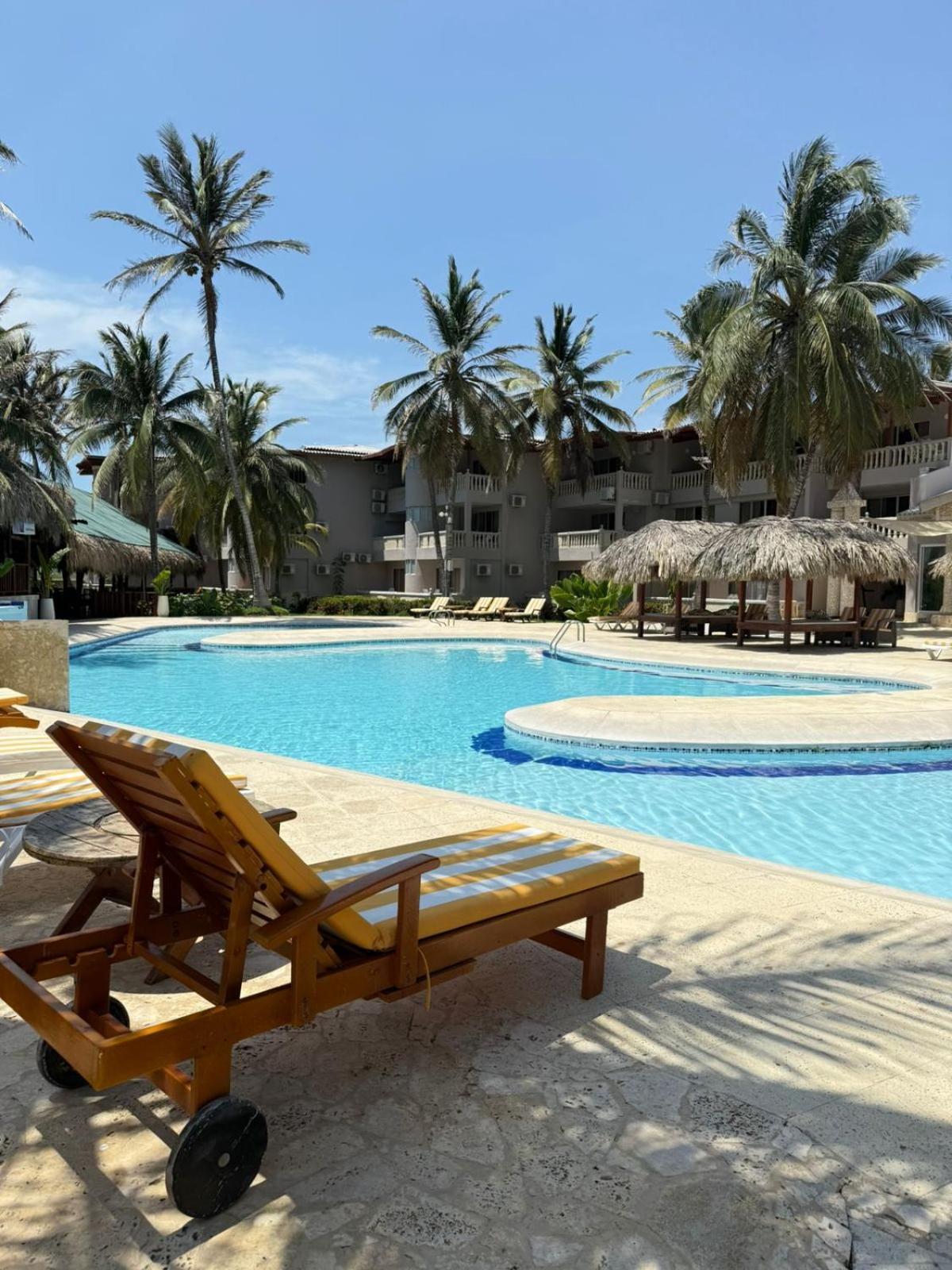 Playa Palmeras Beach Resort Cartagena Exterior photo